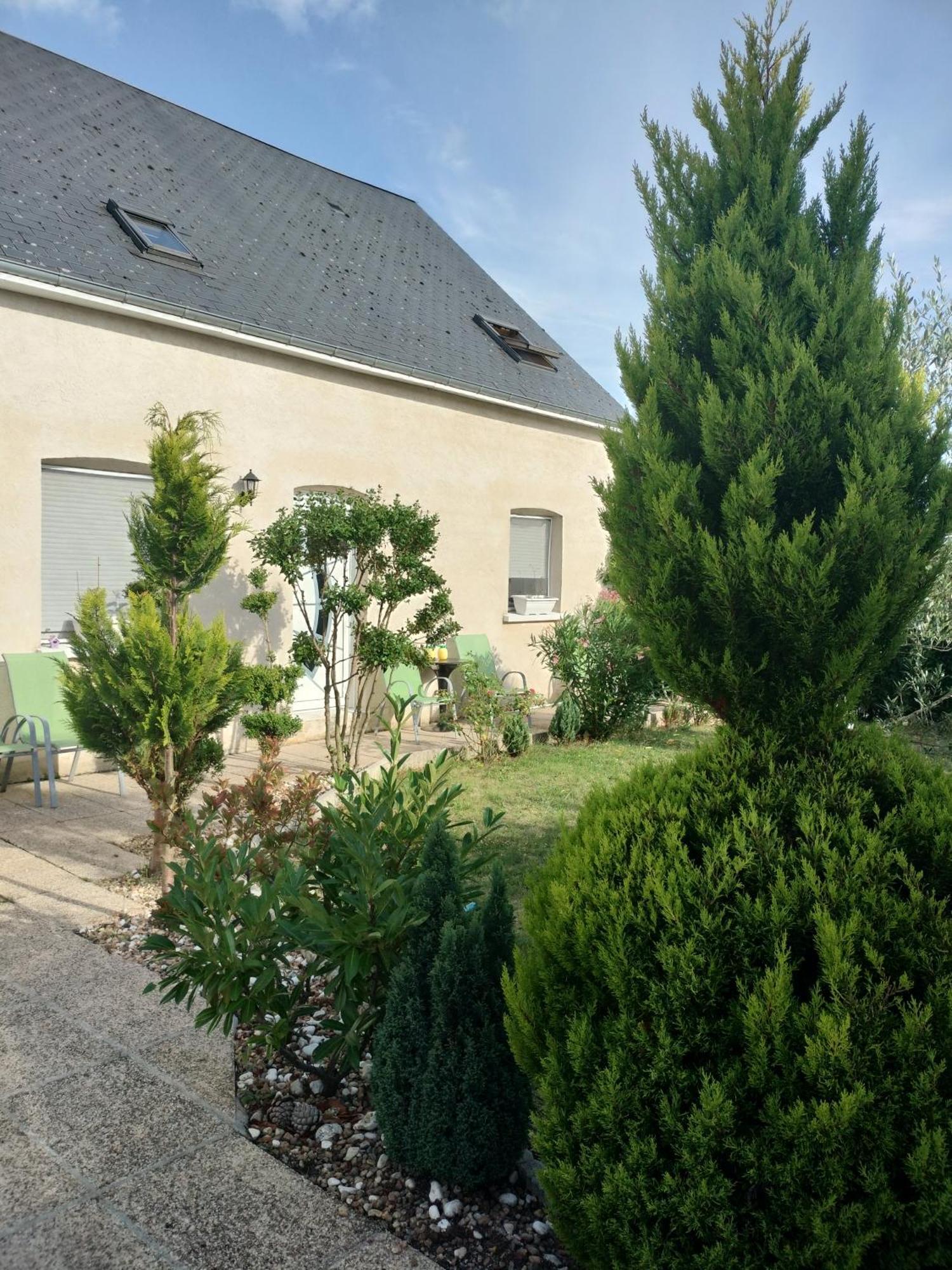 Un Studio Avec Une Entree Independante Thilouze Exteriér fotografie